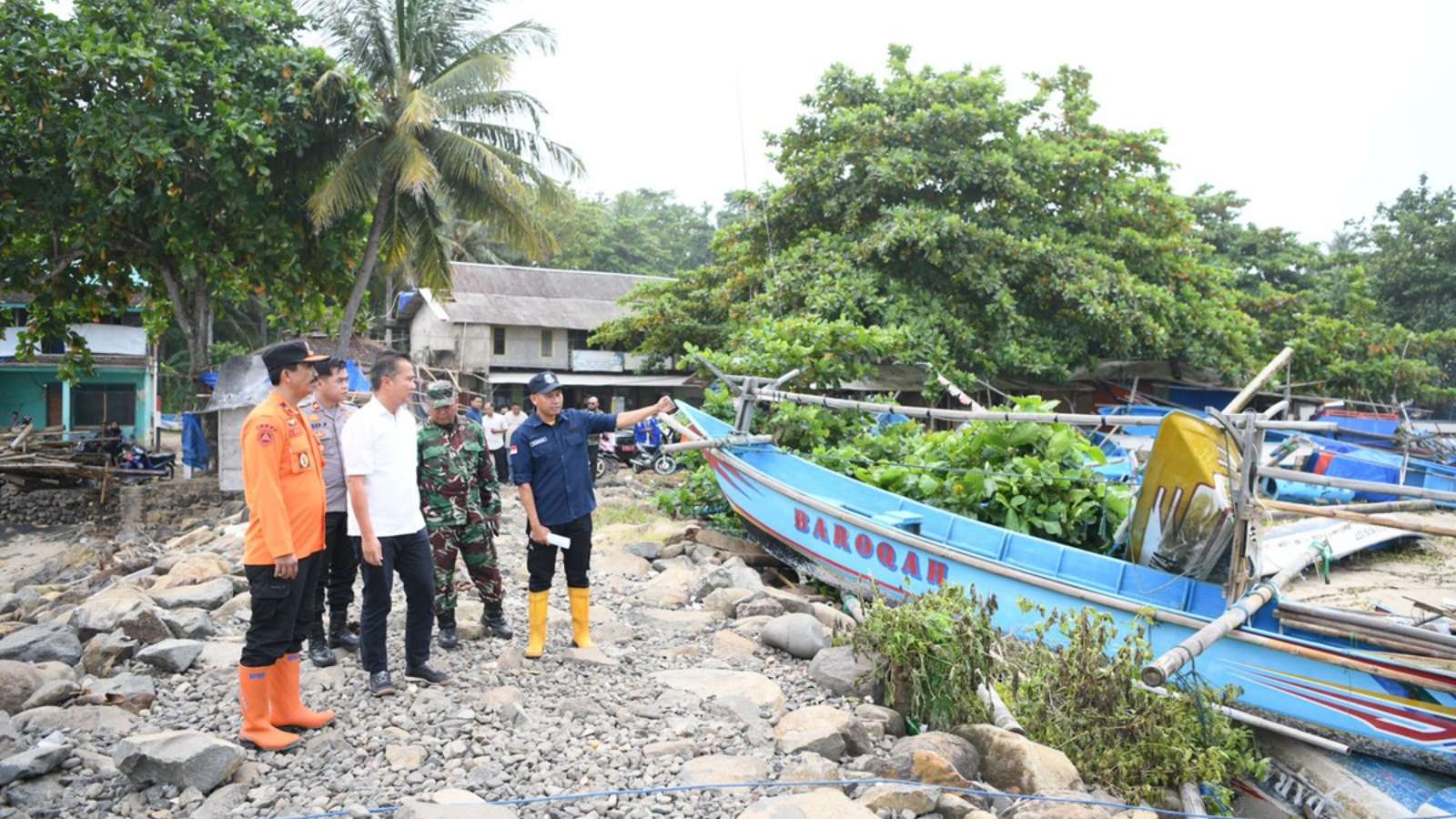 Acting West Java Governor Visits Location of Rob Flood Disaster in Rancabuaya