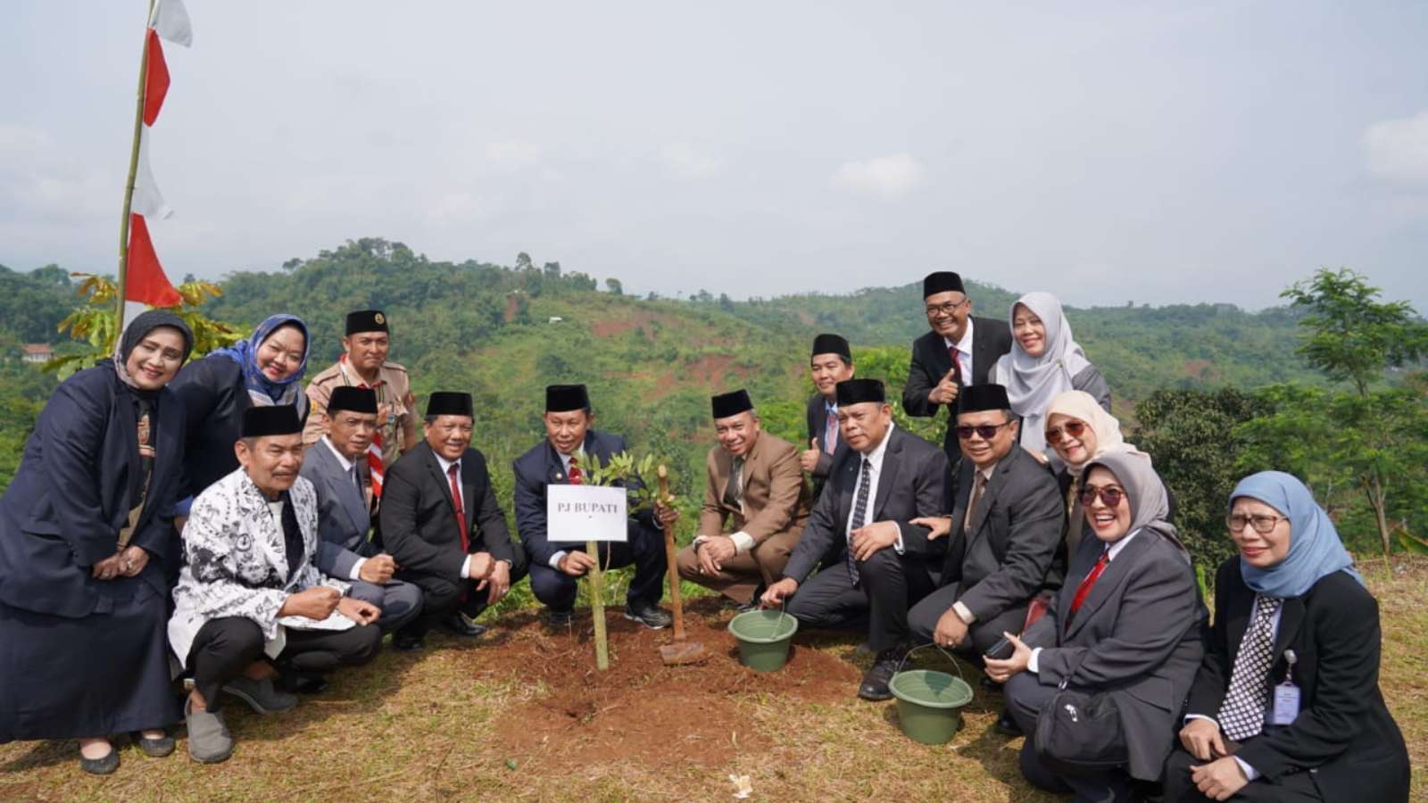 Commitment to Care for the Environment, Acting Regent of Bogor Invites ASN to Plant Trees