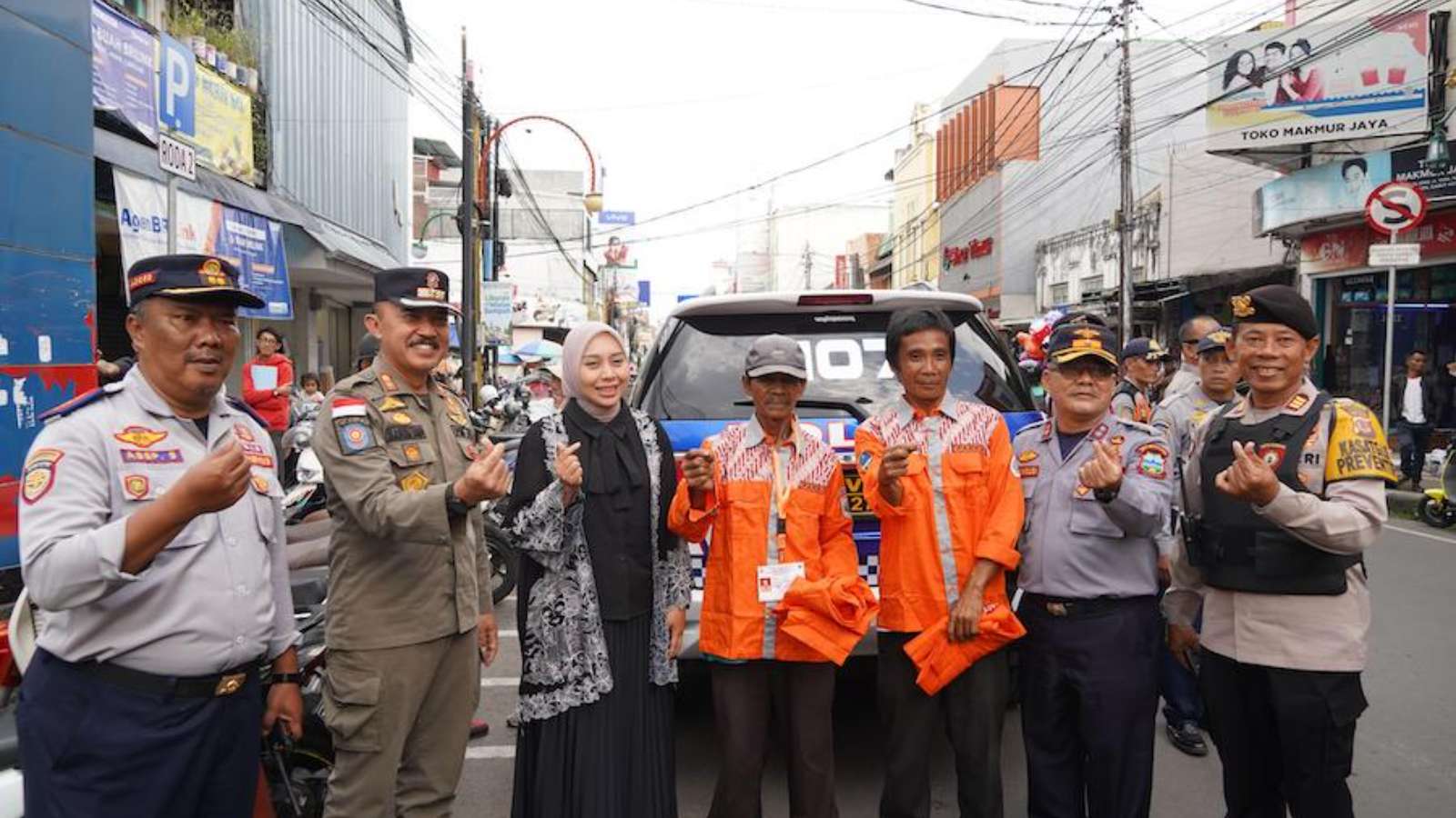 Uniform Rabu Garut's Typical Batik Uniform Introduced for Urban Parking Attendants ...