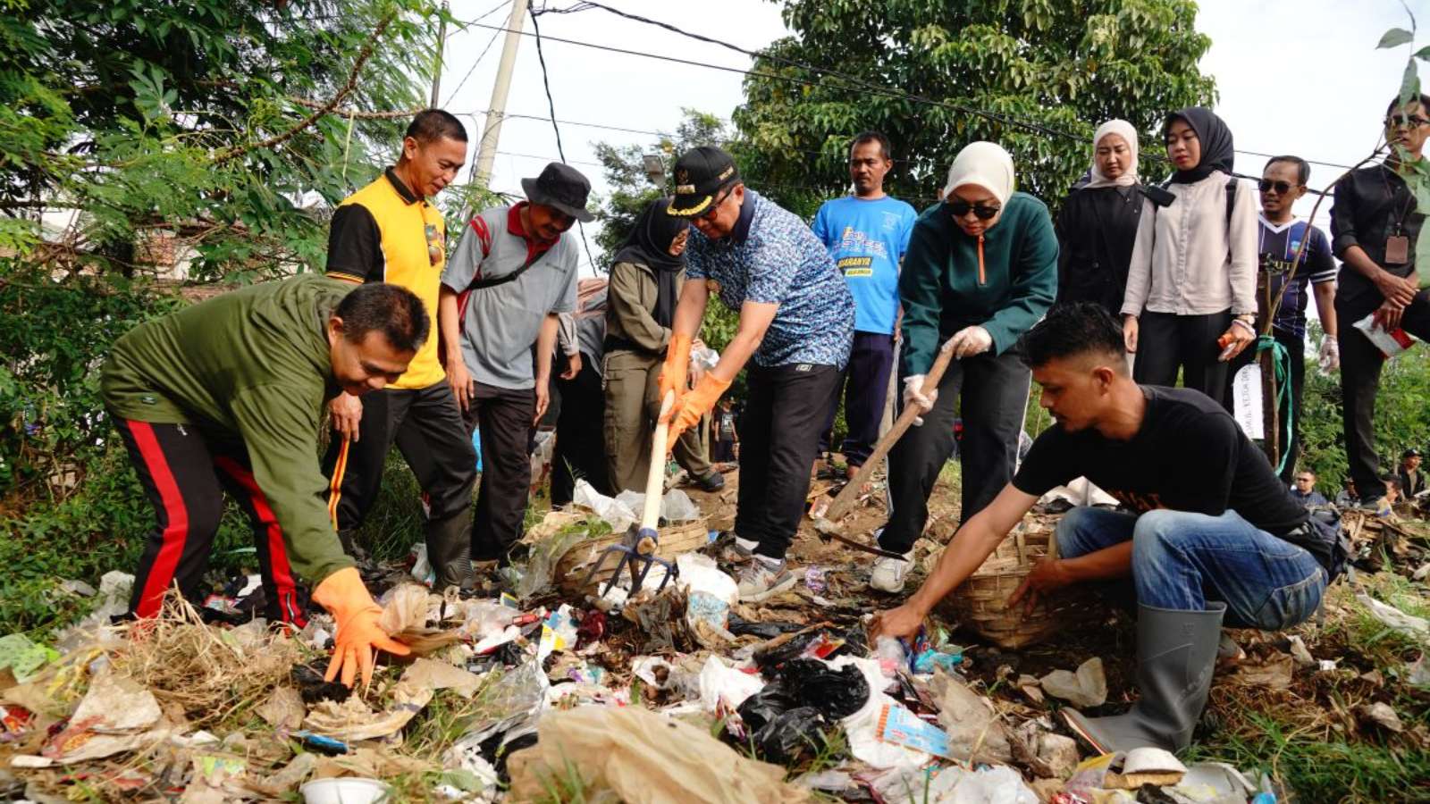 Bupati Garut Ajak Masyarakat Konsen terhadap Lingkungan Hidup
