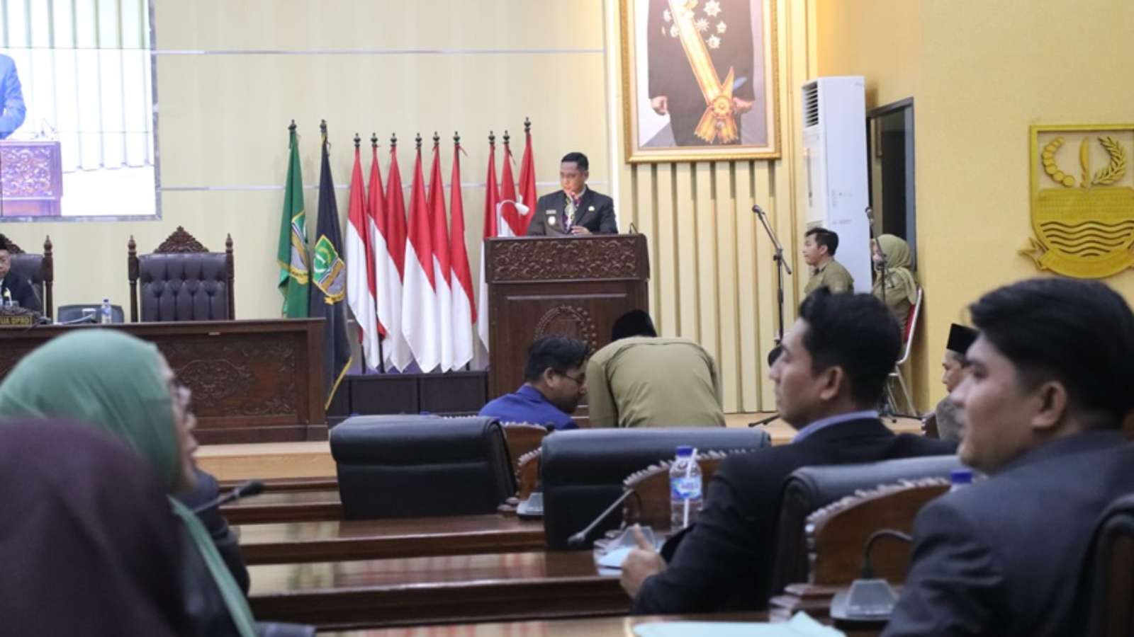 Bekasi Regency Government Strengthens Teacher Protection and Public Order with Two Draft Regional Regulations Passed 