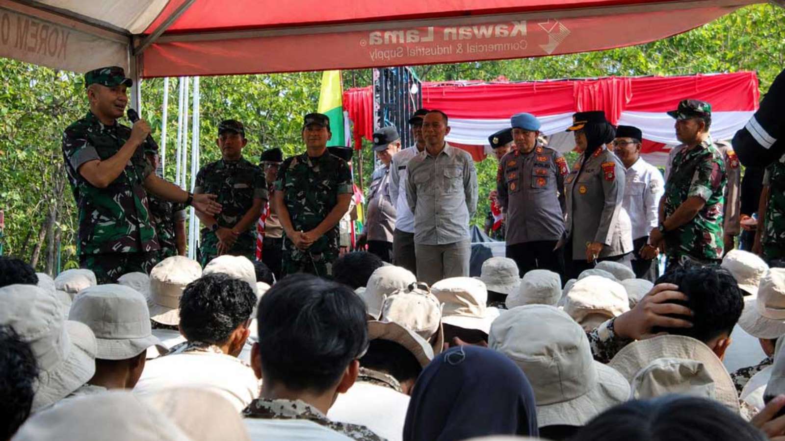 Regional Secretary Endin Samsudin Praises Korem 051/Wijayakarta for Holding Student Development Camp at Karangkitri Military Base