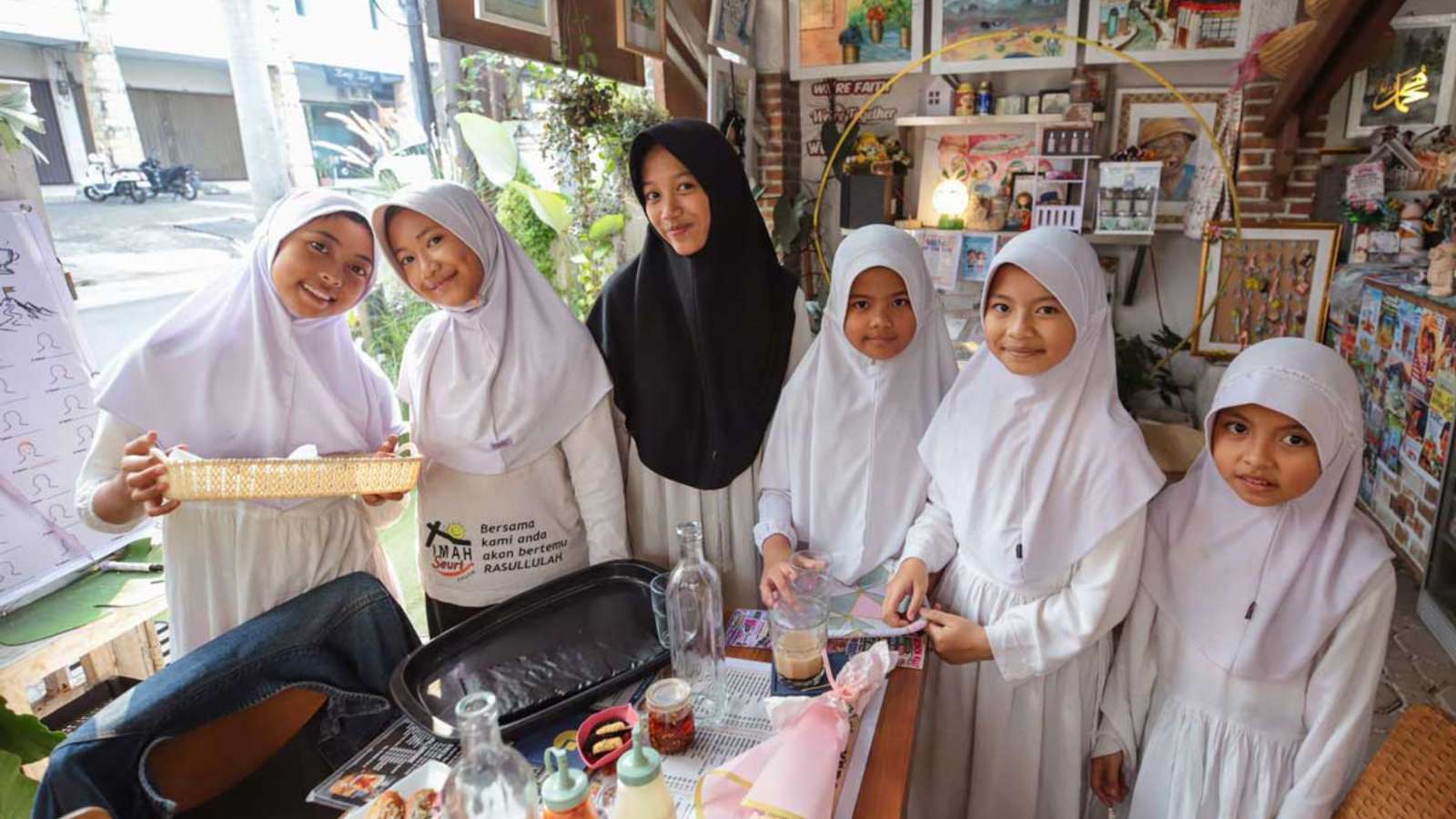 The Story of Kedai Imah Seuri: One Plate, A Thousand Hopes for Orphans
