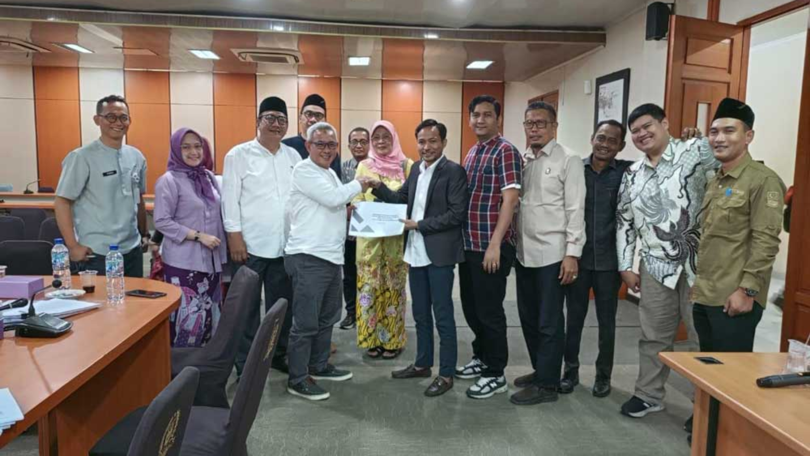 The Bekasi Regency DPRD is ready to discuss the draft village regulations and tourism management.