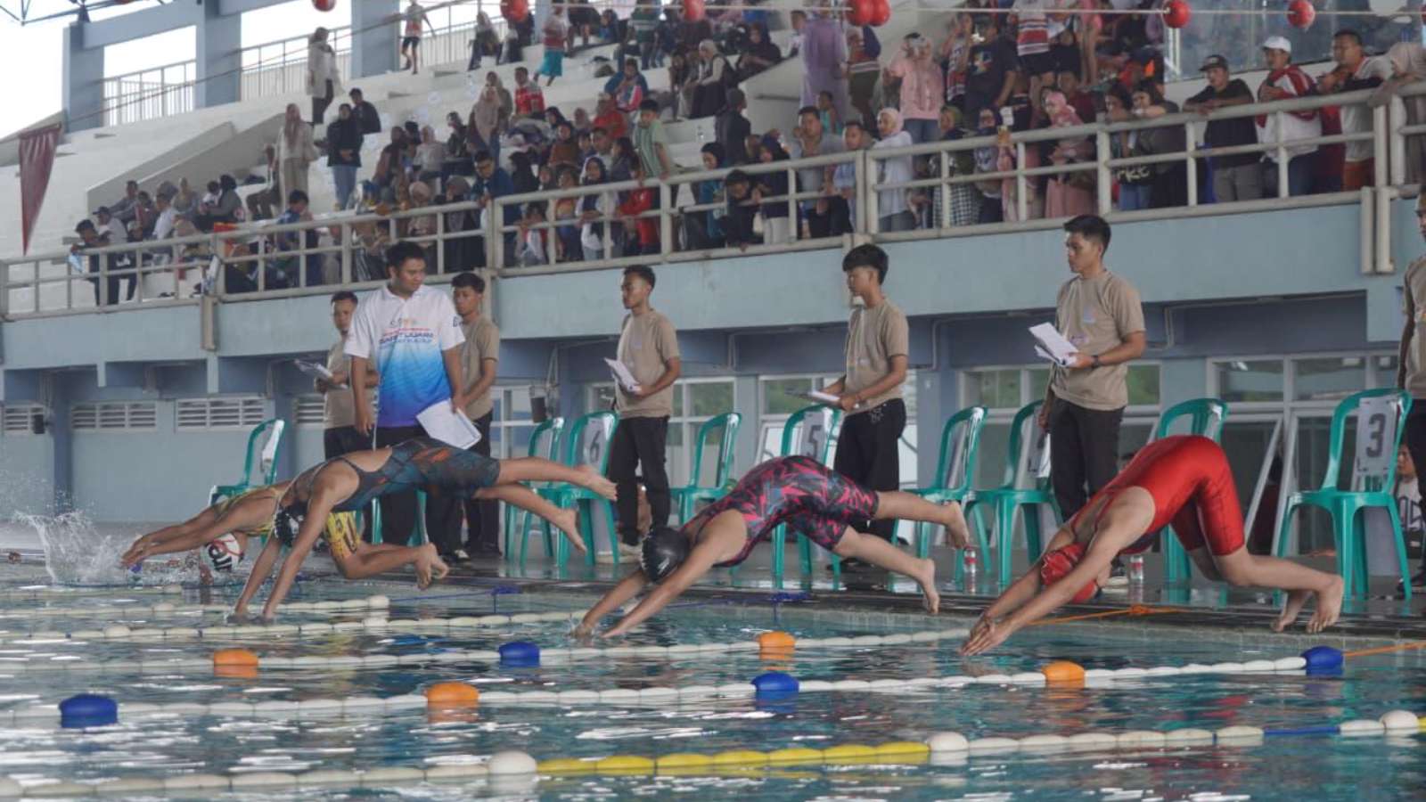 Opening the 2026 "Champion Ngojay Kadua" Swimming Championship, the Garut Regent Encourages the Development of Young Athletes