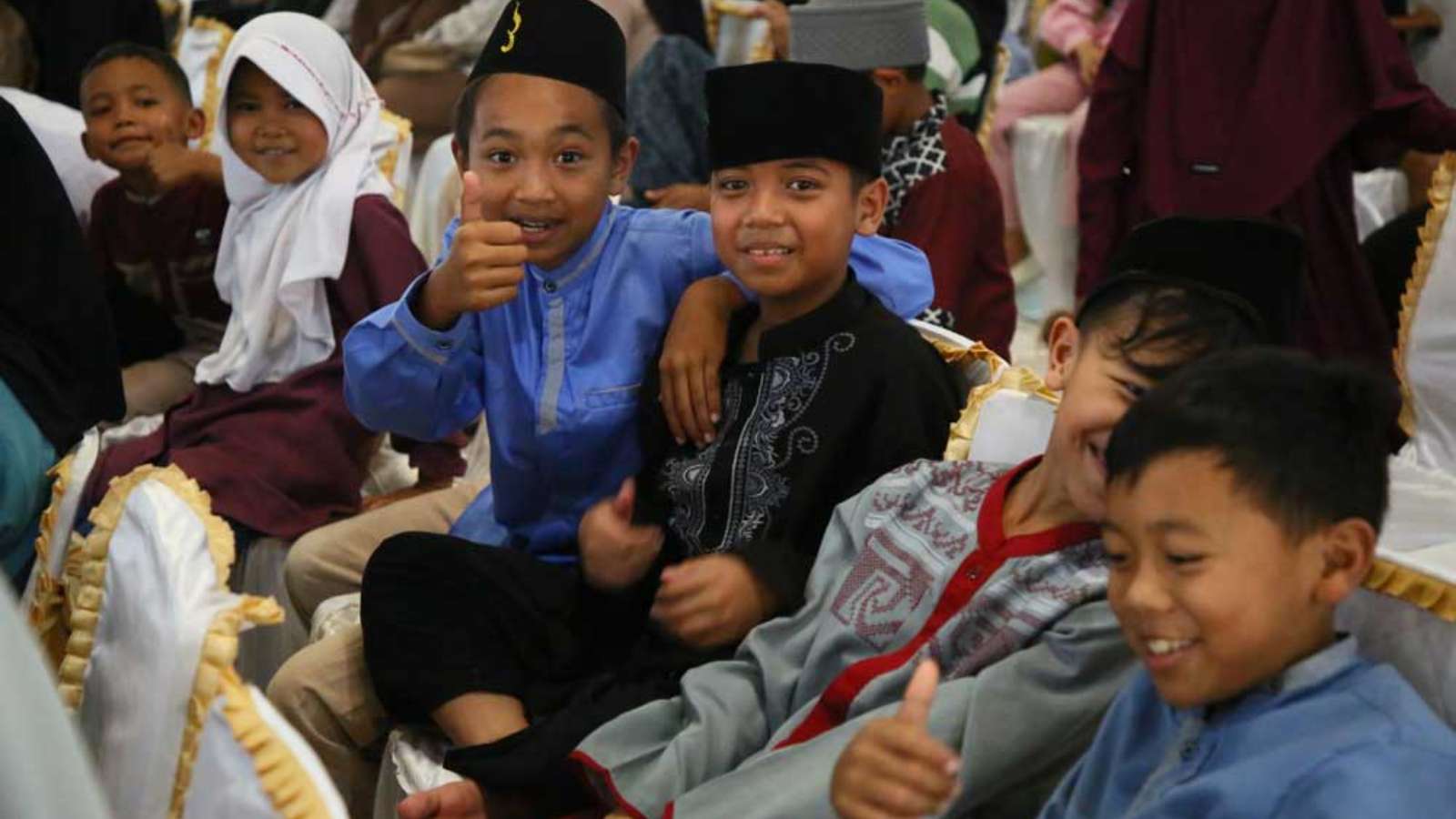 Welcoming the Islamic New Year, Garut Plaza Traders Distribute Aid to the Poor and Orphans