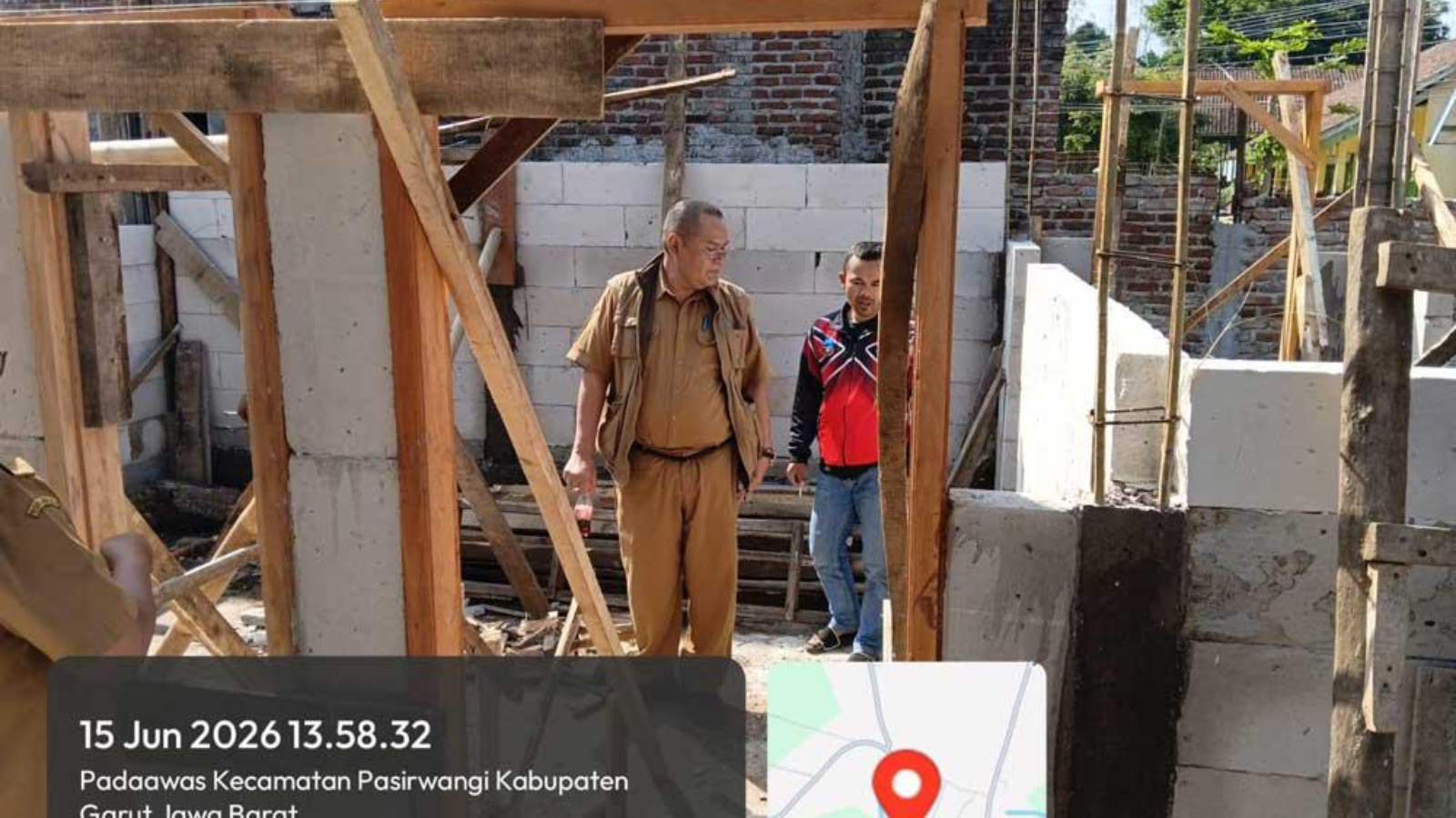 To Improve Residential Quality, the Garut Department of Housing and Settlements Monitors the Rutilahu Program in Pasirwangi