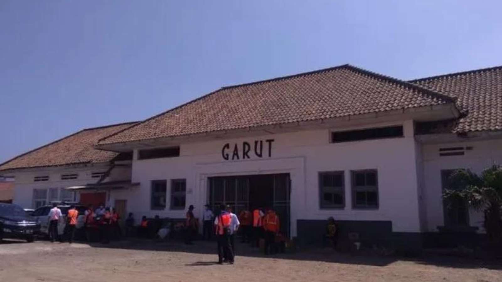 Exploring the Aesthetic and Historic Stations of West Java