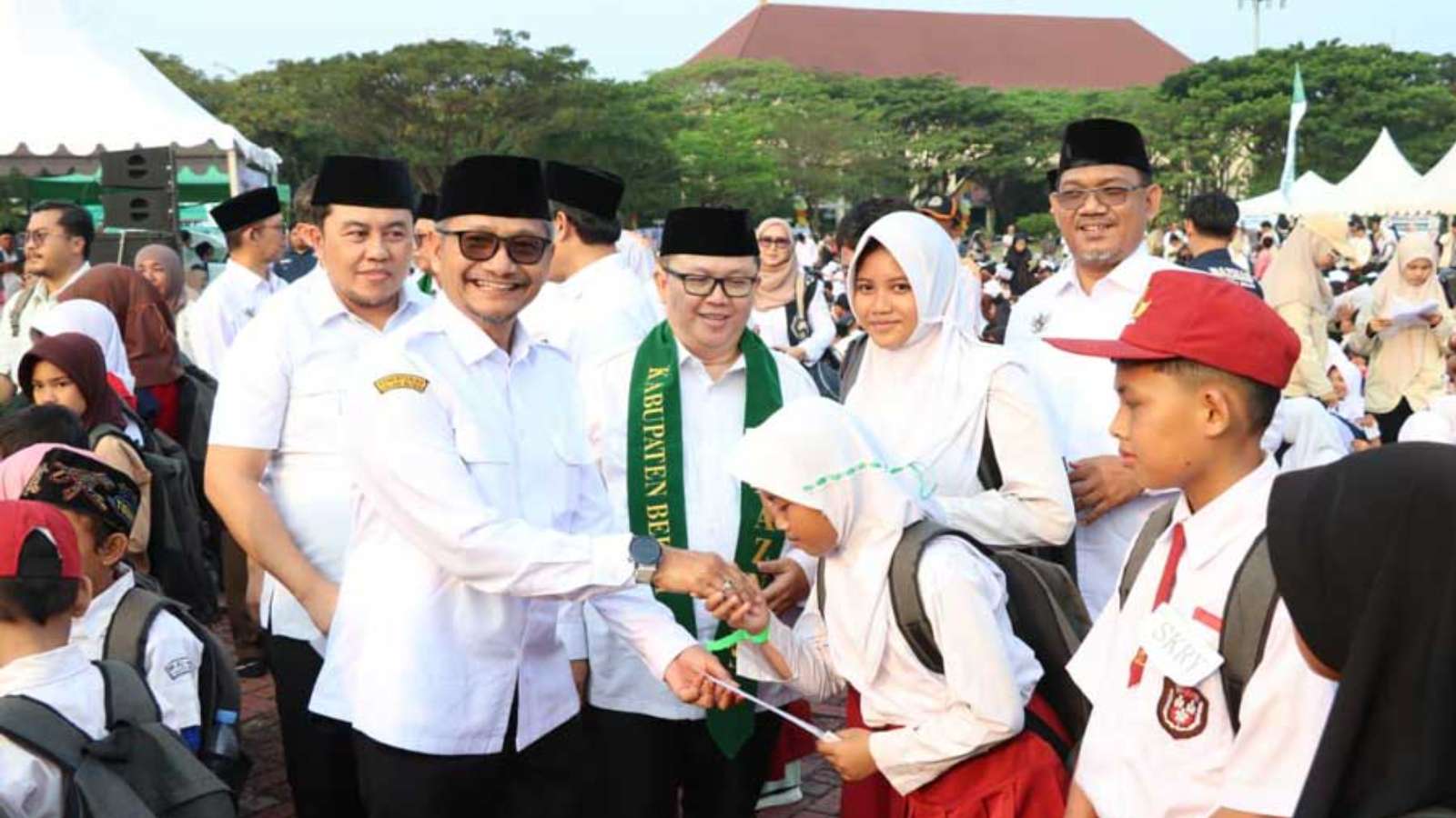 Berkah Muharam, Ribuan Pelajar Kabupaten Bekasi Dapat Bantuan Pendidikan