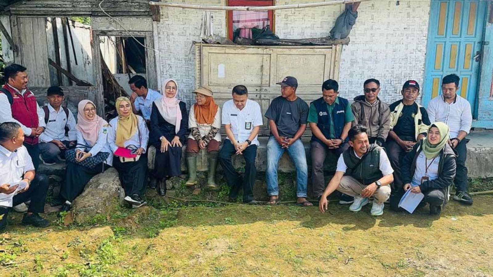 Respons Cepat Rumah Tidak Layak Huni di Cilawu, Dinsos Garut Salurkan Santunan dan Kawal Bantuan Kemensos