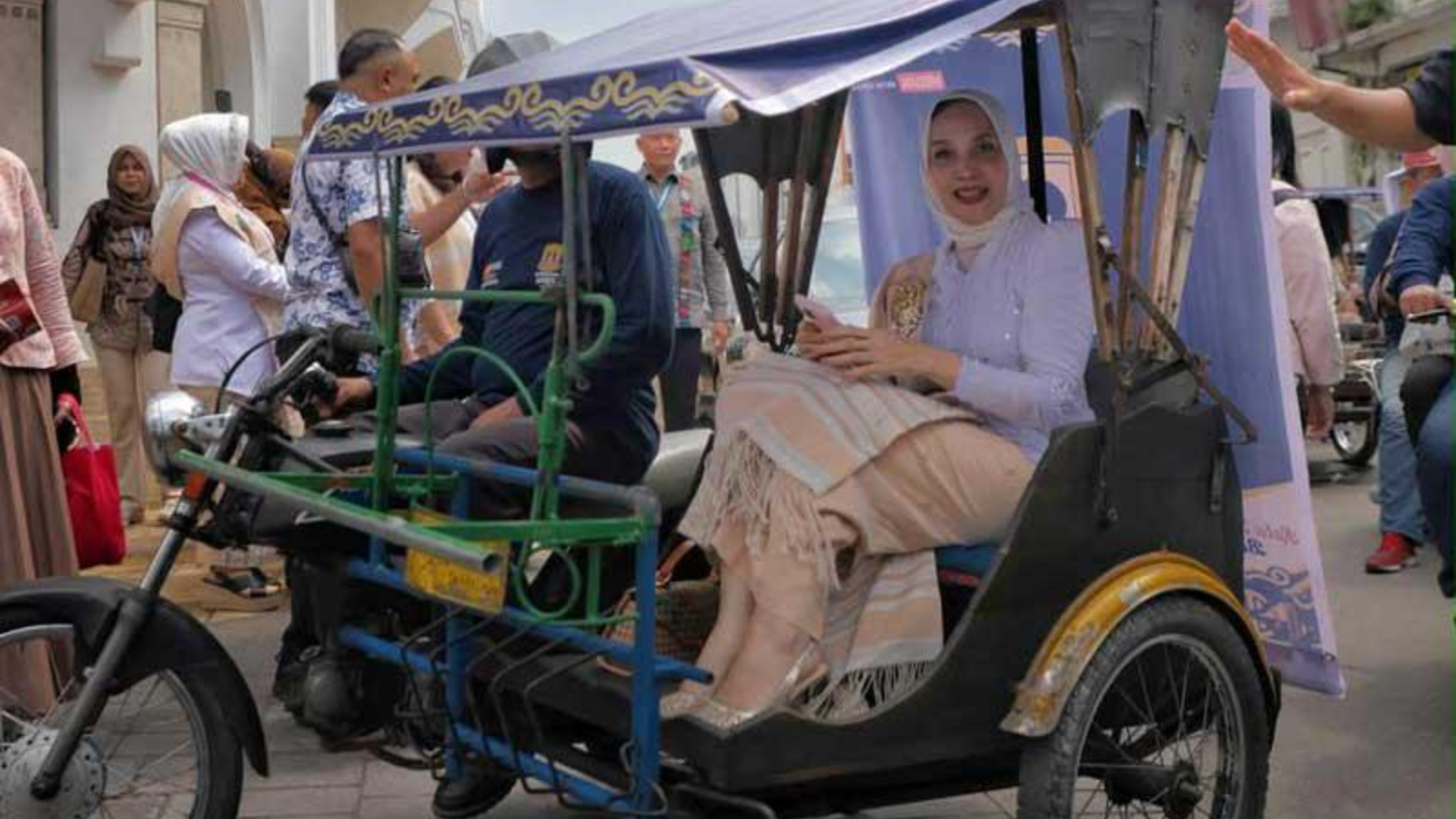Riding a Bentor, the Head of the Bogor City Family Welfare Movement (TP PKK) Participated in the 2026 APEKSI XVIII National Working Meeting Series