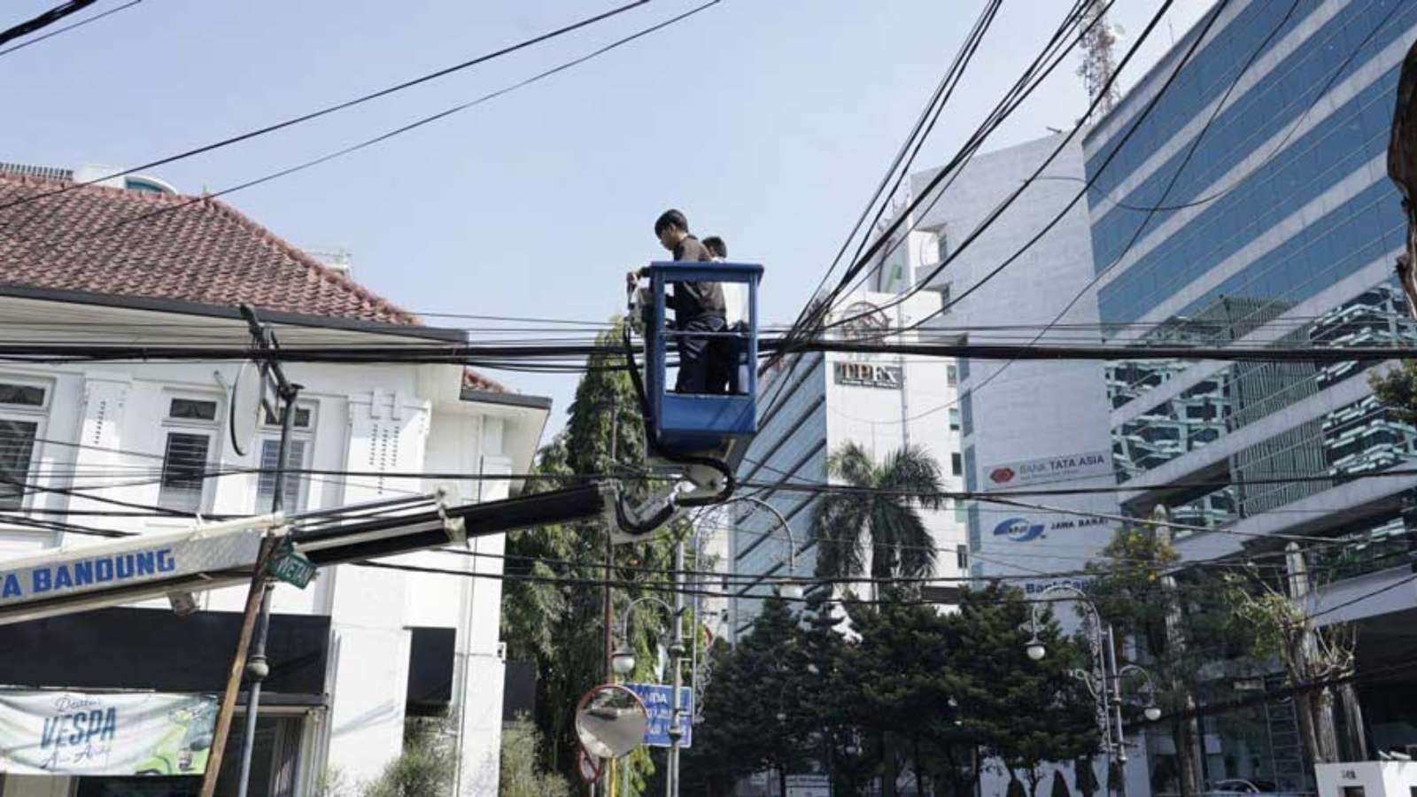 To improve city infrastructure, the Bandung City Government continues the Asia-Africa cable arrangement.