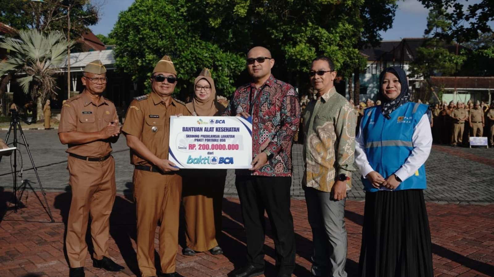 Tekan Angka Kematian Ibu dan Bayi, Pemkab Garut Terima Bantuan Portable USG dari PLN dan BCA