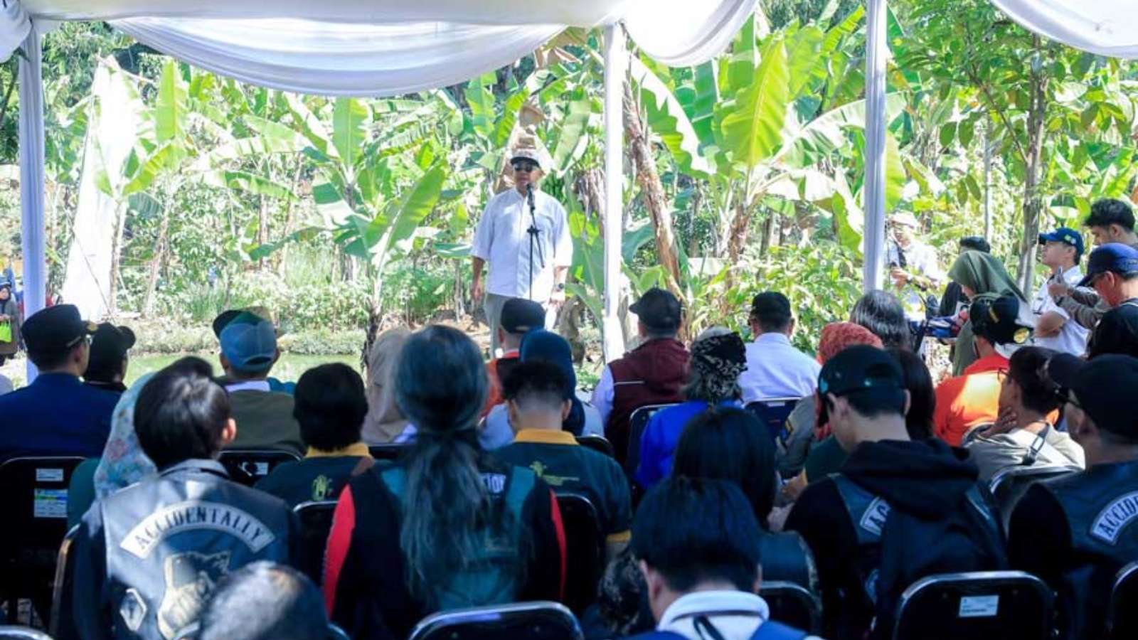 To mitigate the water crisis and hydrometeorological disasters, the city government is accelerating reforestation through the Rindu Rindang program.