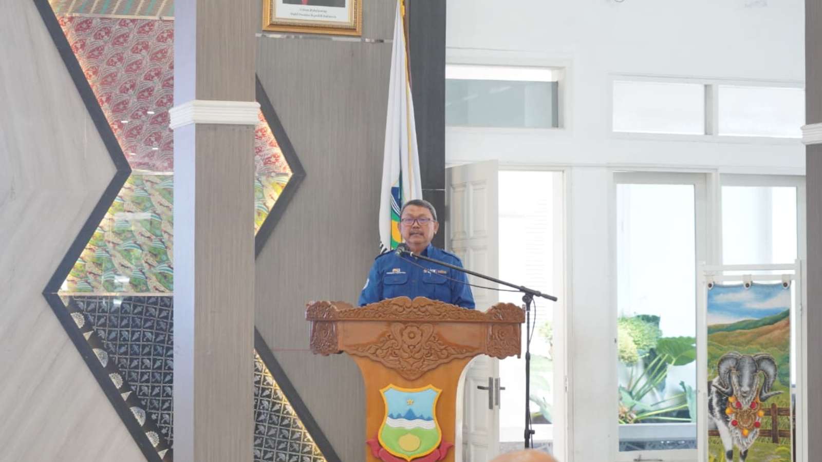 The Regent of Garut Encourages Improved Literacy and Numeracy through UPI PPG Student Community Service