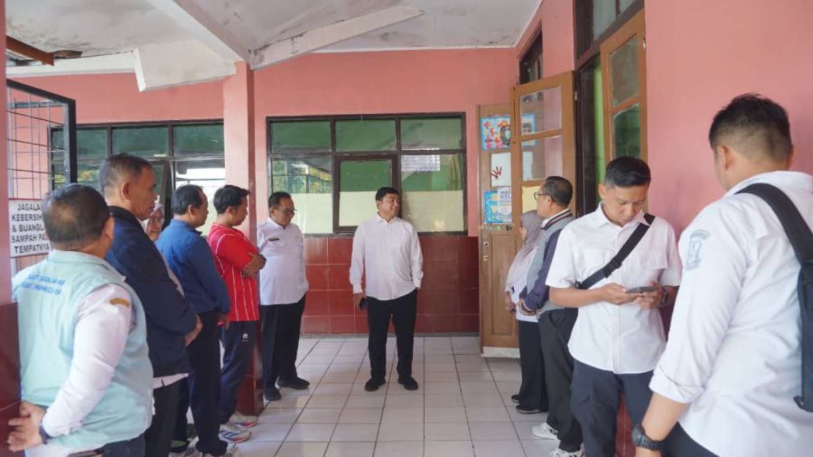 Bupati Garut Tinjau Langsung Hari Pertama Penerapan Jam Masuk Sekolah Pukul 06.30 WIB