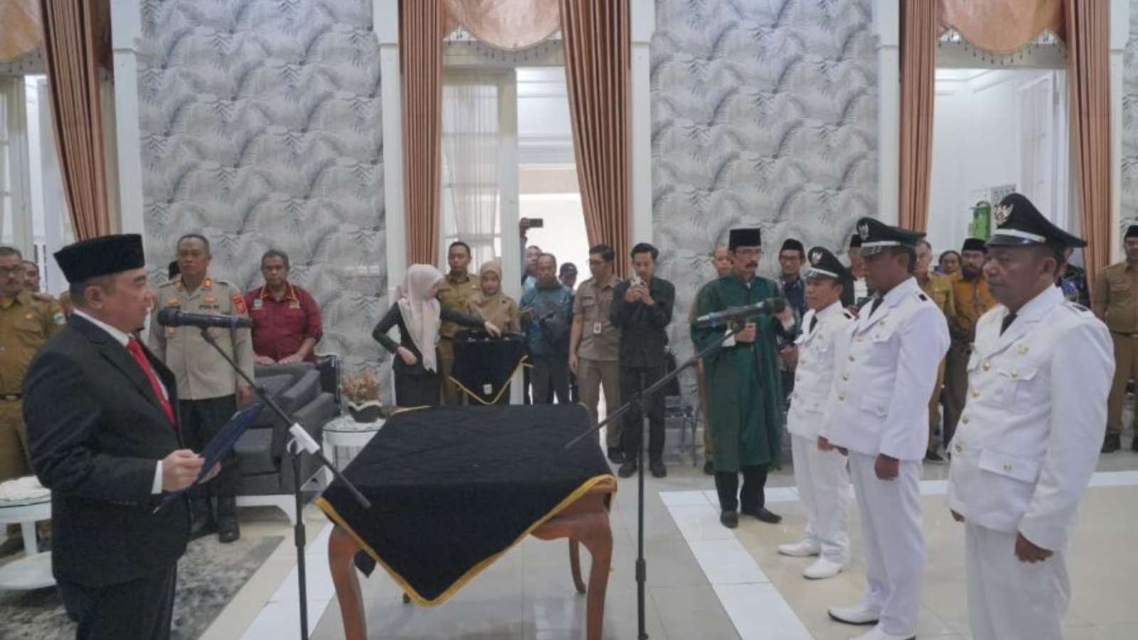 Garut Regent Inaugurates 3 Village Heads Resulting from Replacement, Promotes Public Services and Village Development