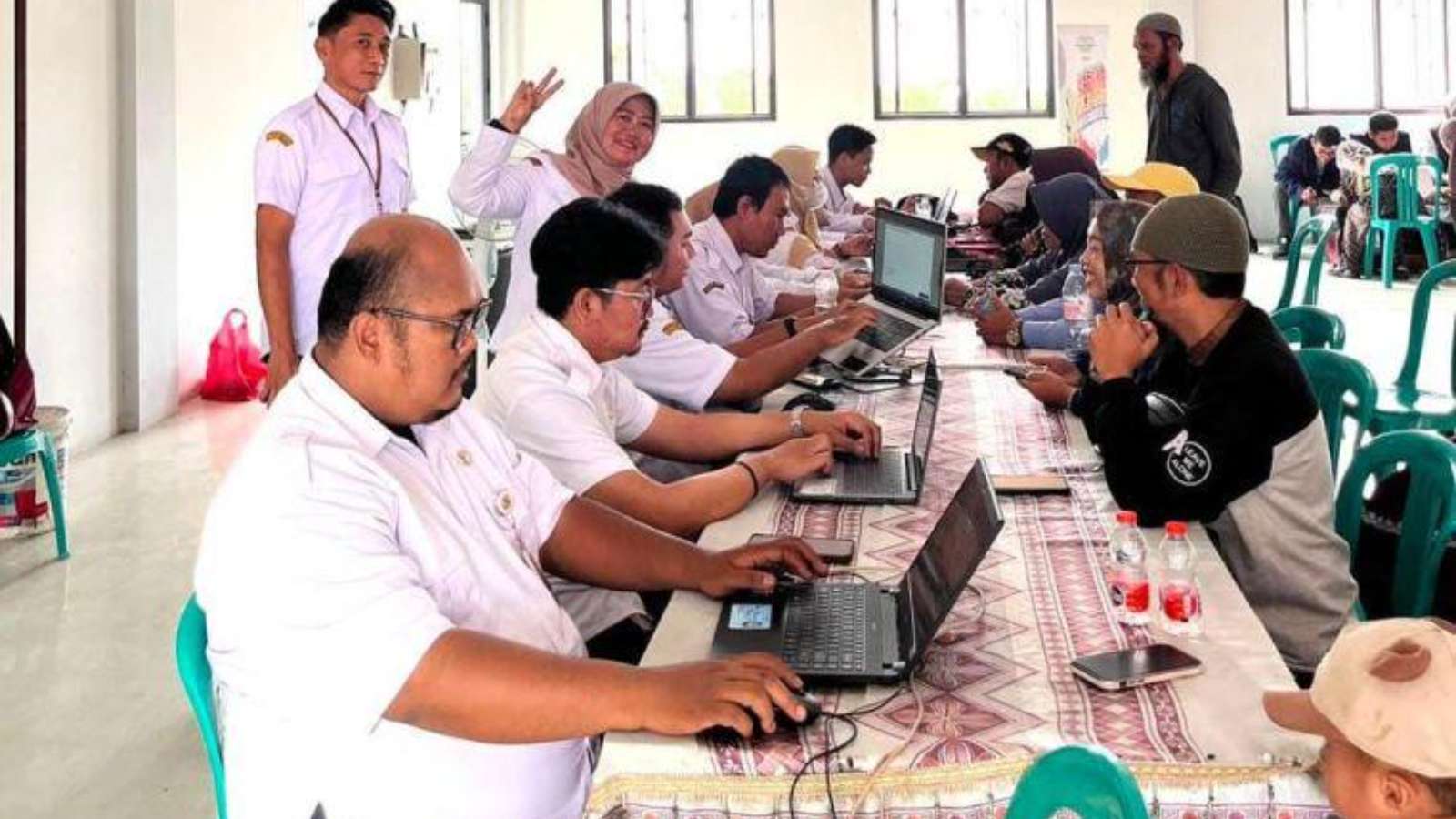 To help MSMEs apply for NIBs for free, the DPMPTSP offers a mobile service to villages.