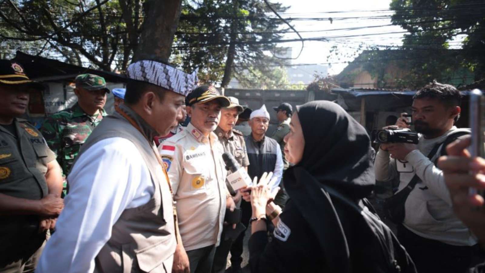Kembalikan Fungsi Trotoar, Satpol PP Tertibkan 58 Bangli di Kecamatan Andir