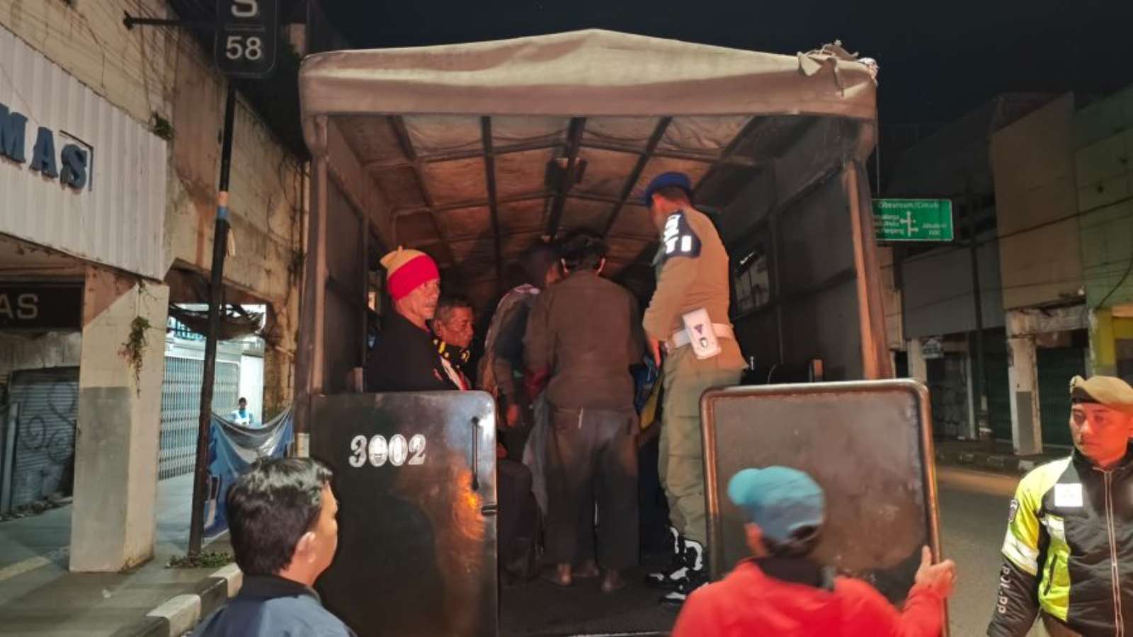 The Bandung City Social Service canvassed streets and alleys, reaching 70 people receiving social assistance.
