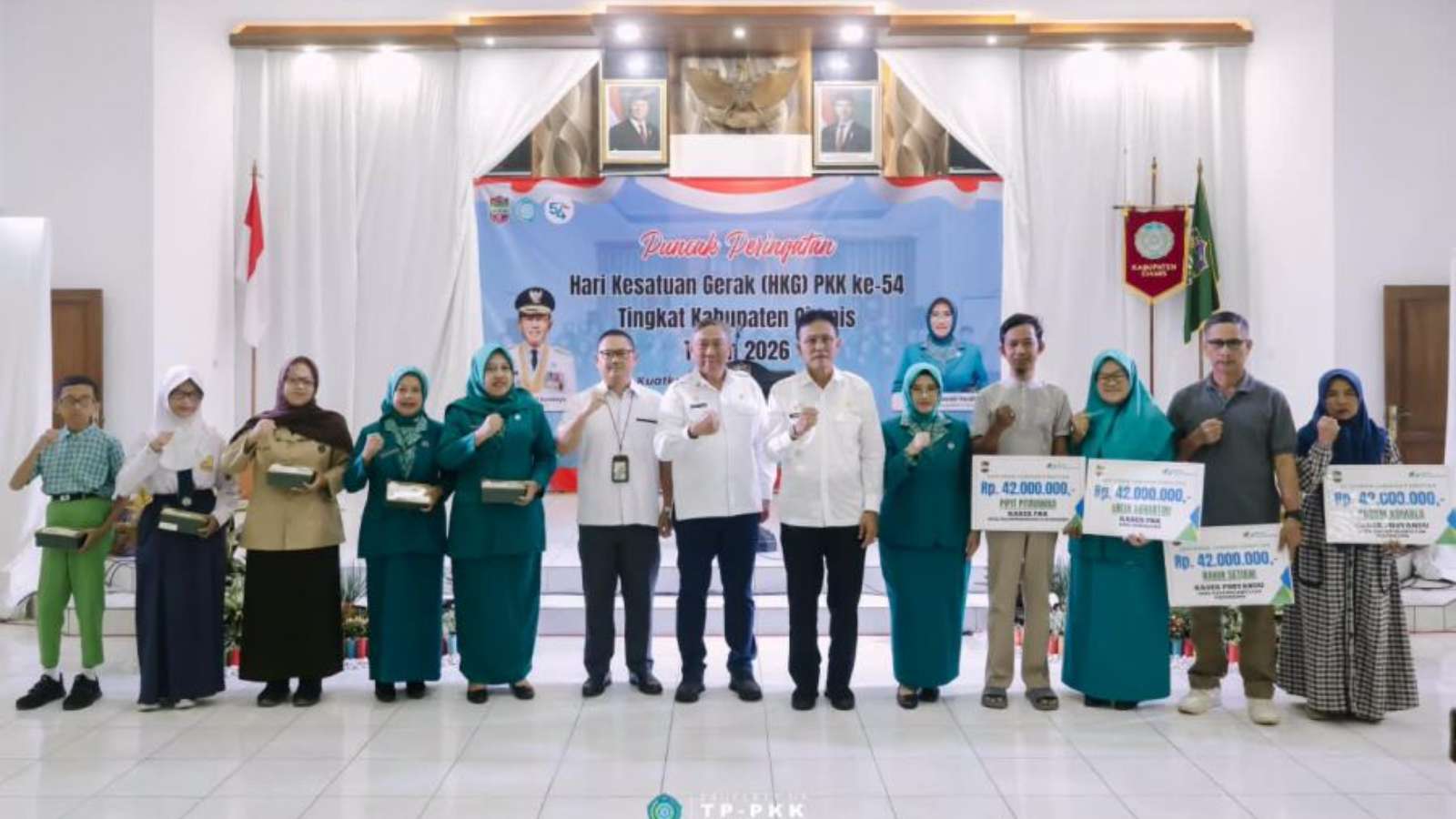 HKG PKK ke-54 Tk. Kabupaten Ciamis, Dari Penguatan Keluarga hingga Aksi Nyata: 156 Kacamata Gratis Disalurkan untuk Pelajar
