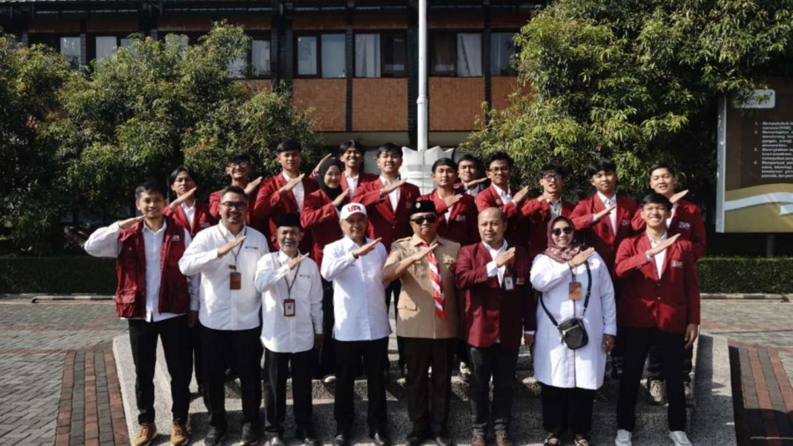 The Regent of Garut Inaugurates the Mabi and Pinsaka Scouts of the Saka Yudha Brama Jaya and the Saka Widya Budaya Bakti