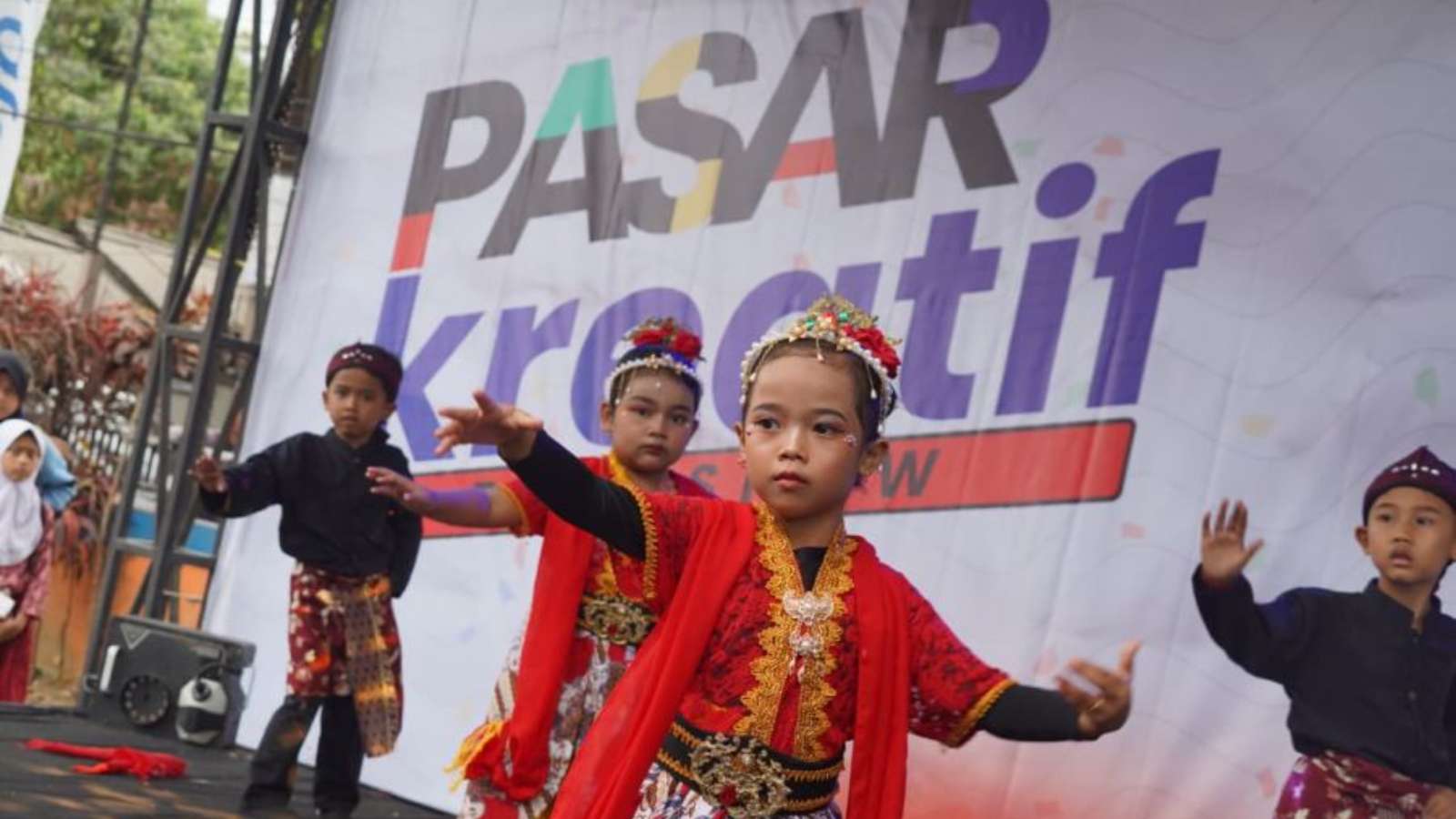 Garut Regency Government Presents Integrated Public Services and Creative Market in Bungbulang