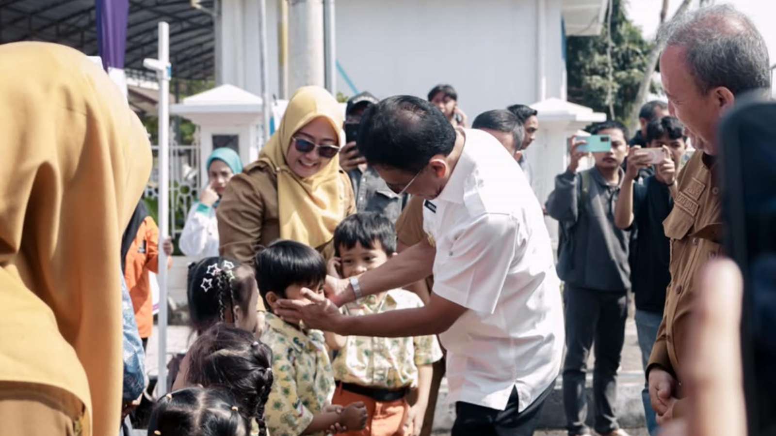 At the 2026 Ciamis Literacy Festival, the Regent Encourages the Community to Continue Learning