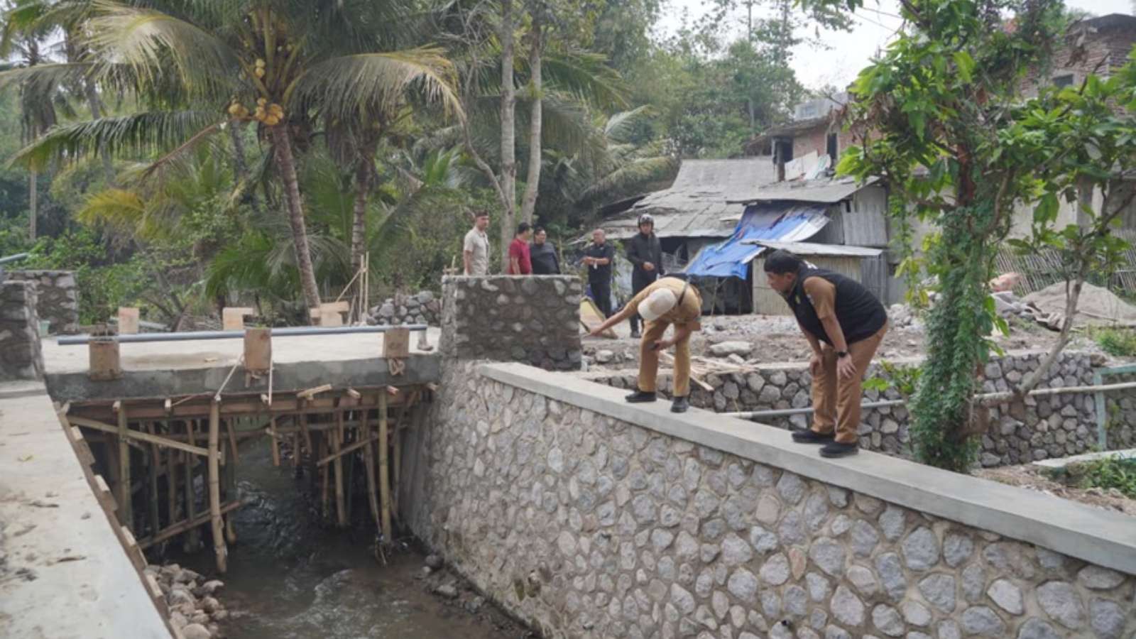 The Garut Regent inspects the Cidarengdeng Bridge, which is targeted for completion in early October 2026.