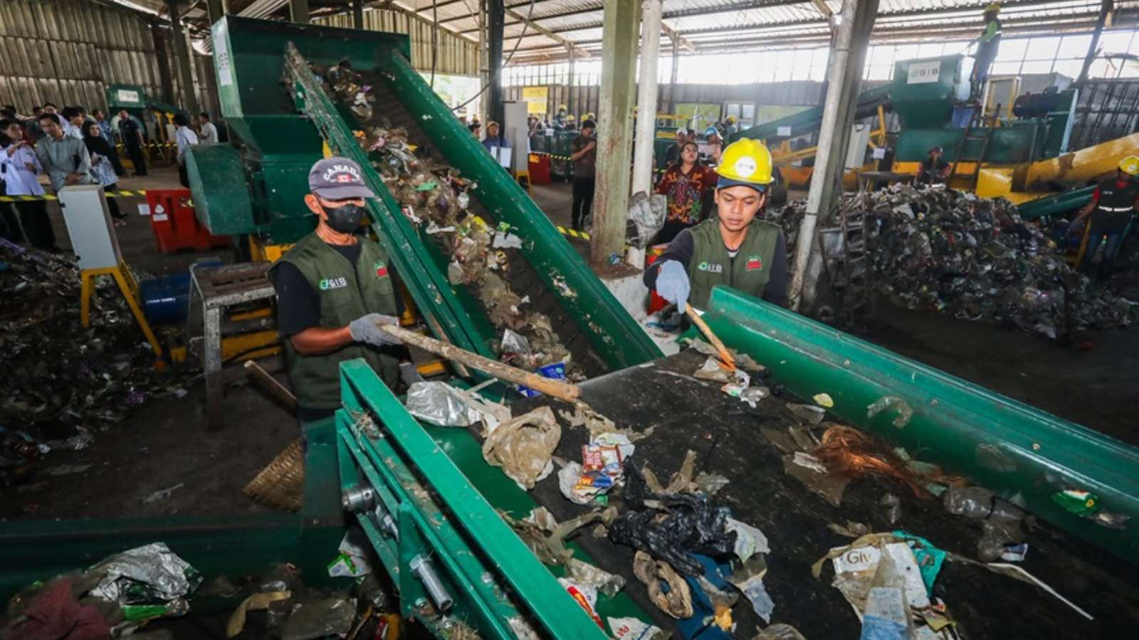 Jelang Musim Hujan, Pemkot Bandung Perkuat Antisipasi Sampah dan Saluran Air