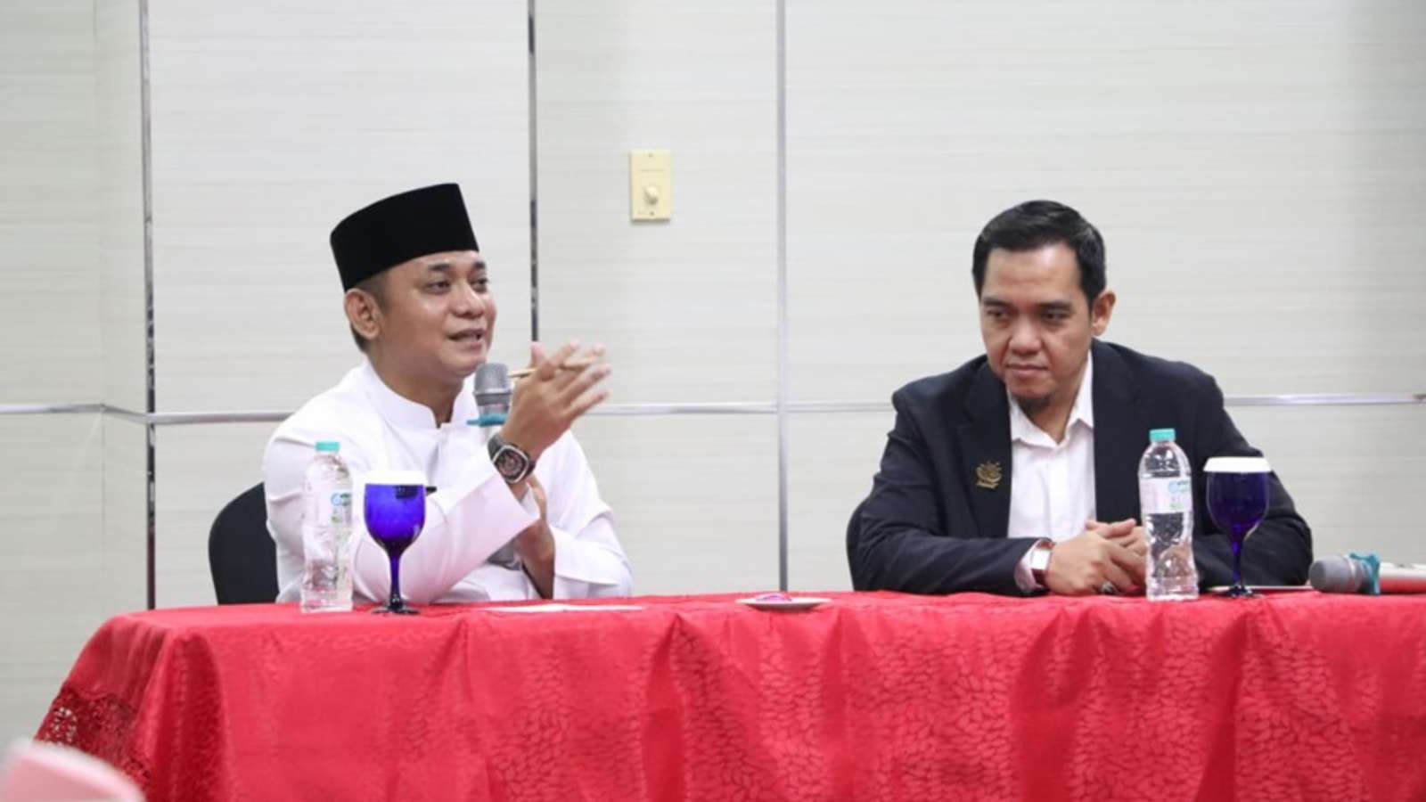 The Acting Regent of Bekasi aims for the National Health Insurance (JKN) Priority Health Card (UHC) to be in effect before the end of October. 