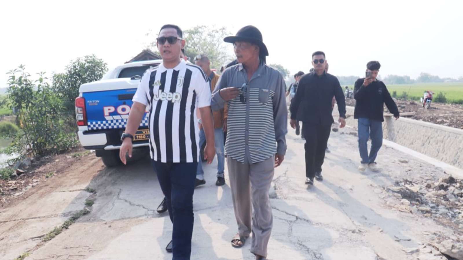 Tinjau Kalibutek dan Pulo Glatik, Plt. Bupati Siapkan Normalisasi Irigasi dan Perbaikan Jalan 