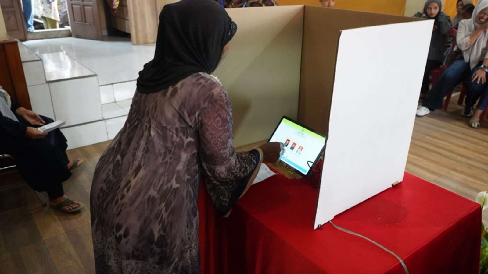 Gubernur Jabar Tinjau Pilkades Elektronik Digital di Sumedang, 92 Desa Gelar Pemilihan Serentak 
